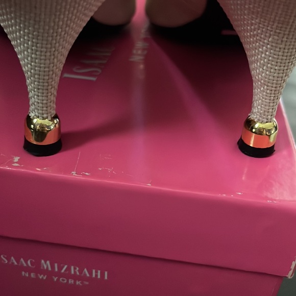 Isaac Mizrahi light natural texture is Janis - Picture 6 of 9